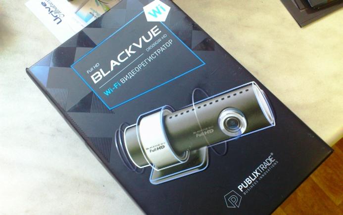  Упаковка автомобильного регистратора BlackVue DR500GW-HD Wi-Fi