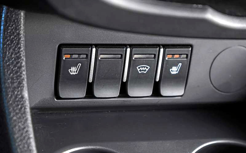 Seat heating buttons — in normal places.  Gr