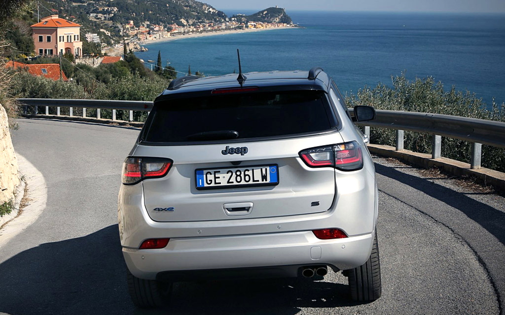 The rear of the Jeep Compass 2022, like the side, right