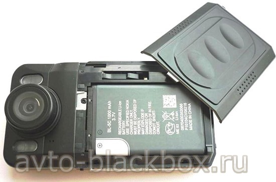Видеорегистратор питается от батареи Nokia BL-5C